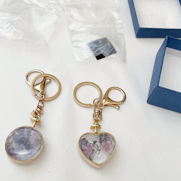 Amethyst & Lavender Dried Flower Keychains - Picture 2 of 15